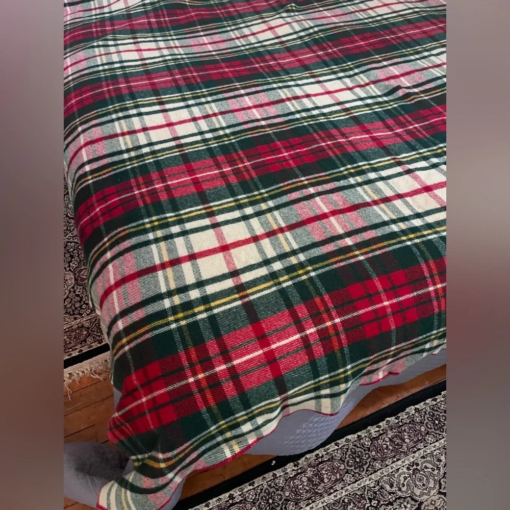 L.L. Bean beautiful Wool Red, Green and Cream Tartan Throw